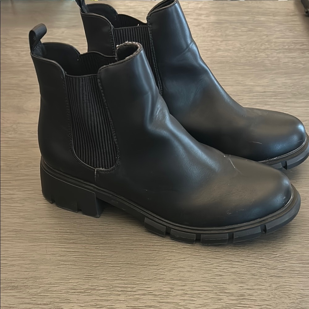 Amazon Black Chelsea Boots with Elastic Panels